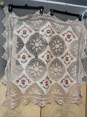 vintage lace and embroidered tablecloth coverlet diamond-shaped inserts floral